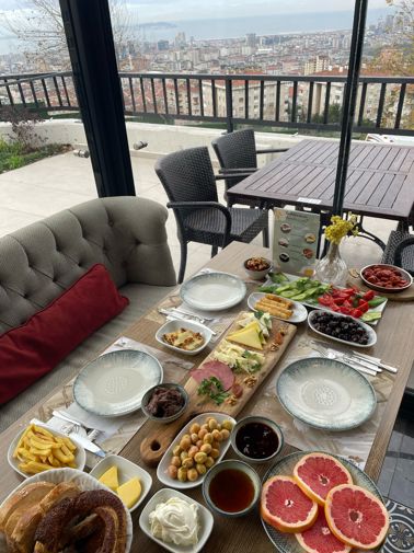 Filifu Cafe’de Deniz Manzaralı Kahvaltı Keyfi